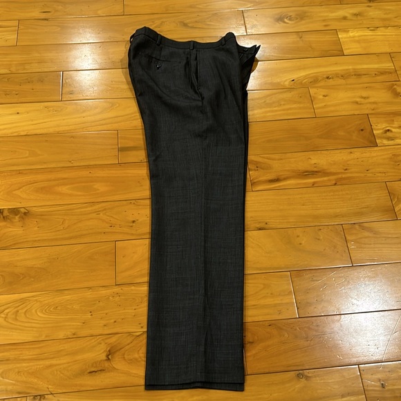 Gray smart pants. Excellent condition. Size 32 x 32. - Picture 3 of 4